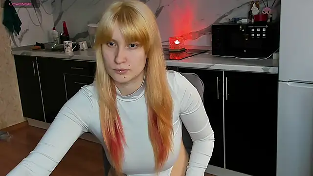 Snapshot of Sweet_white_chocolate chatting on 02/24/26, 08:23 Sweet white chocolate online show from 02/24/26, 08:23