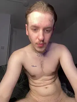 Snapshot of shelovesc chatting on 12/23/24, 02:45 shelovesc online show from 12/23/24, 02:45