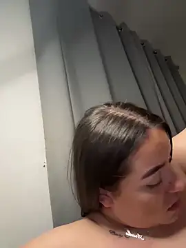 Snapshot of shelovesc chatting on 02/13/25, 01:29 shelovesc online show from 02/13/25, 01:29