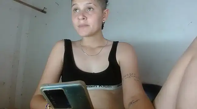 Snapshot of _amira_dalila chatting on 12/27/24, 06:42 amira dalila online show from 12/27/24, 06:42