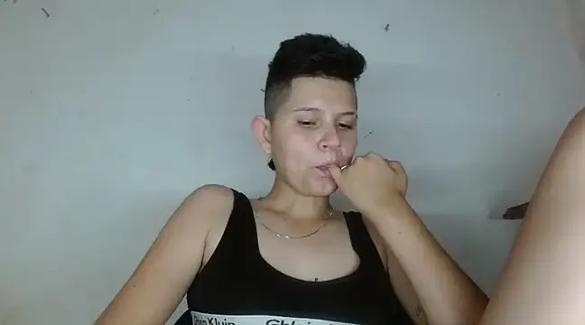 Snapshot of _amira_dalila chatting on 12/28/24, 06:08 amira dalila online show from 12/28/24, 06:08