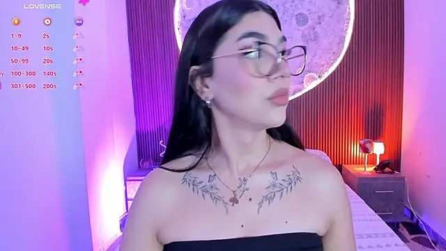 RoseCassie online show from 06/18/26, 01:59