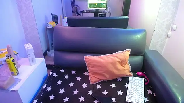 mia collens online show from 02/15/26, 08:57