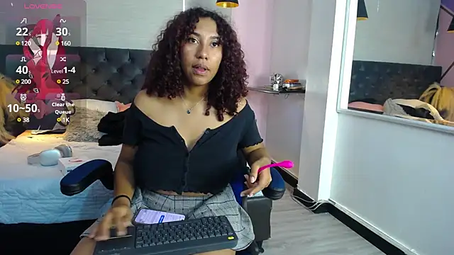 Snapshot of lauraltt chatting on 01/14/25, 01:06 lauraltt online show from 01/14/25, 01:06