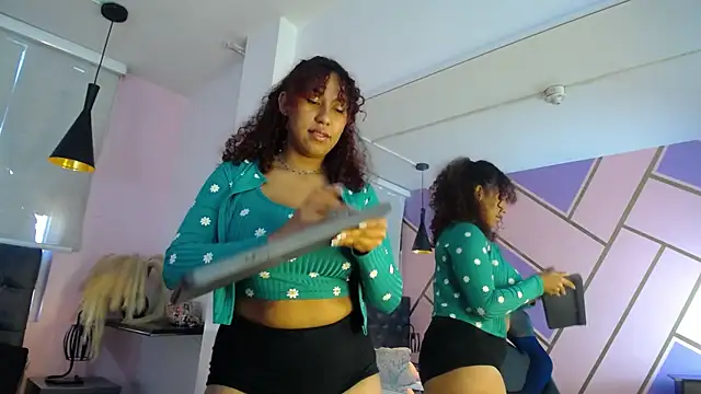 Snapshot of lauraltt chatting on 01/20/25, 01:11 lauraltt online show from 01/20/25, 01:11