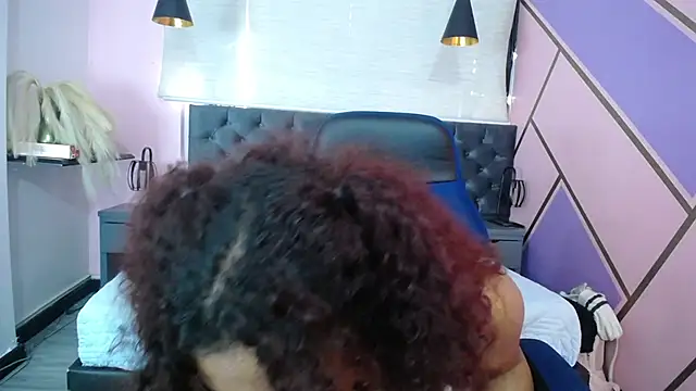 Snapshot of lauraltt chatting on 01/27/25, 01:19 lauraltt online show from 01/27/25, 01:19