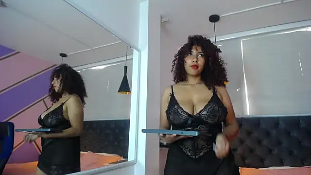 Snapshot of lauraltt chatting on 01/31/25, 04:38 lauraltt online show from 01/31/25, 04:38