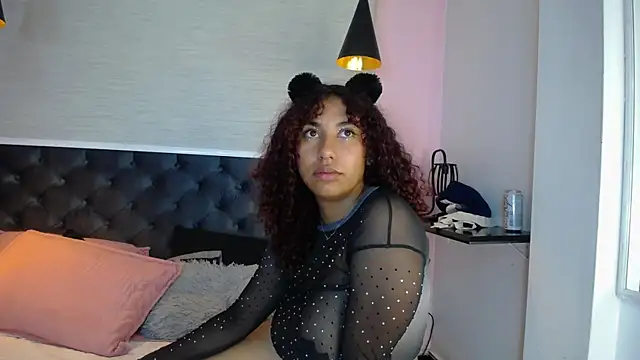 Snapshot of lauraltt chatting on 02/19/25, 09:28 lauraltt online show from 02/19/25, 09:28