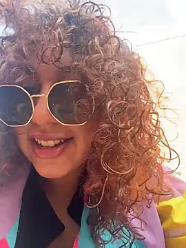 Snapshot of lauraltt chatting on 11/10/25, 07:13 lauraltt online show from 11/10/25, 07:13