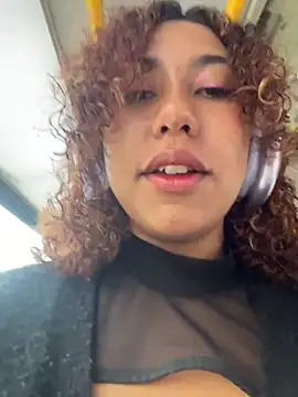 Snapshot of lauraltt chatting on 11/15/25, 06:37 lauraltt online show from 11/15/25, 06:37