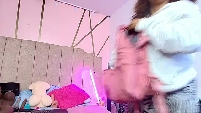 Snapshot of lauraltt chatting on 11/25/25, 09:04 lauraltt online show from 11/25/25, 09:04