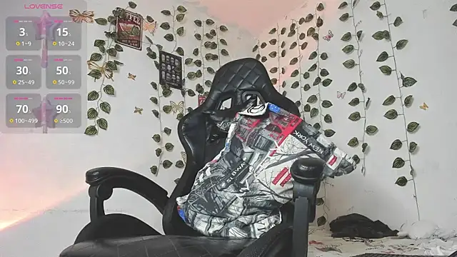 Snapshot of skinny_dann chatting on 01/14/25, 04:25 skinny dann online show from 01/14/25, 04:25