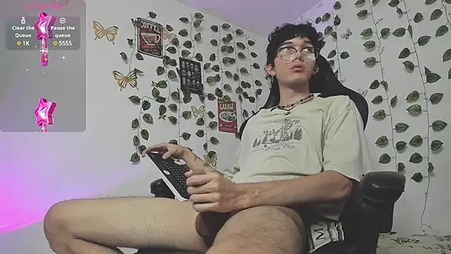 Snapshot of skinny_dann chatting on 02/06/25, 04:31 skinny dann online show from 02/06/25, 04:31