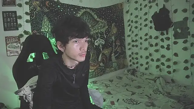 Snapshot of skinny_dann chatting on 04/16/26, 08:26 skinny dann online show from 04/16/26, 08:26