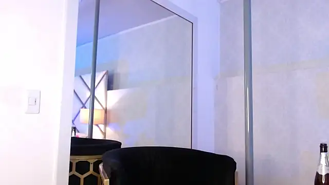 Snapshot of AmyRox_ chatting on 02/18/25, 11:33 AmyRox online show from 02/18/25, 11:33