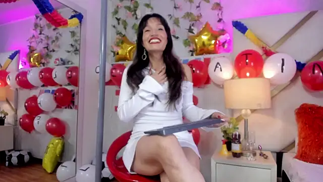 Snapshot of AmyRox_ chatting on 07/17/26, 12:23 AmyRox online show from 07/17/26, 12:23