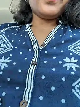 Snapshot of priyadevi17 chatting on 05/31/26, 06:42 priyadevi17 online show from 05/31/26, 06:42