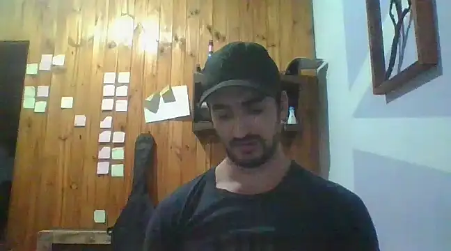 Snapshot of italianbighorse22 chatting on 12/19/24, 03:29 italianbighorse22 online show from 12/19/24, 03:29