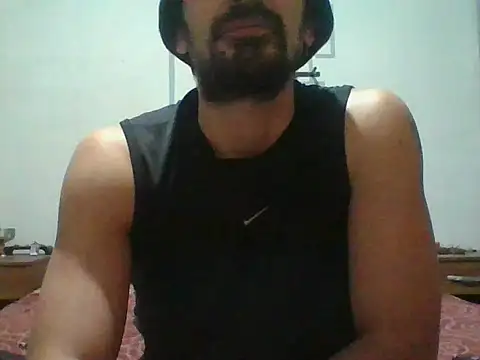 Snapshot of italianbighorse22 chatting on 11/23/25, 06:24 italianbighorse22 online show from 11/23/25, 06:24