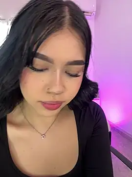 Lily Woodz online show from 05/17/26, 02:46