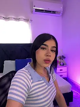 Snapshot of Lily_Woodz chatting on 07/18/26, 07:06 Lily Woodz online show from 07/18/26, 07:06