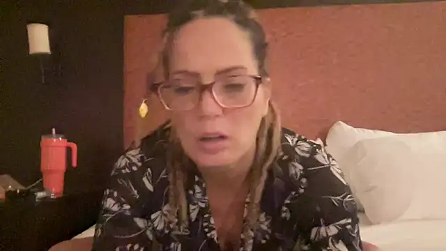 Snapshot of skarfos1babe69 chatting on 12/27/24, 03:53 skarfos1babe69 online show from 12/27/24, 03:53