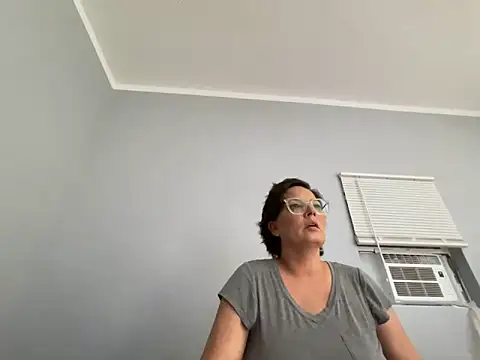 Snapshot of skarfos1babe69 chatting on 03/26/26, 03:45 skarfos1babe69 online show from 03/26/26, 03:45