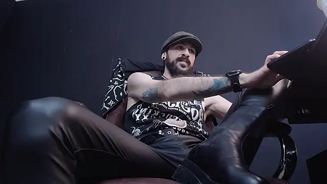 Snapshot of AxelColton chatting on 02/04/25, 09:28 AxelColton online show from 02/04/25, 09:28