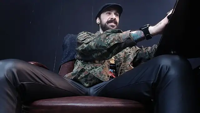 Snapshot of AxelColton chatting on 02/19/25, 06:22 AxelColton online show from 02/19/25, 06:22