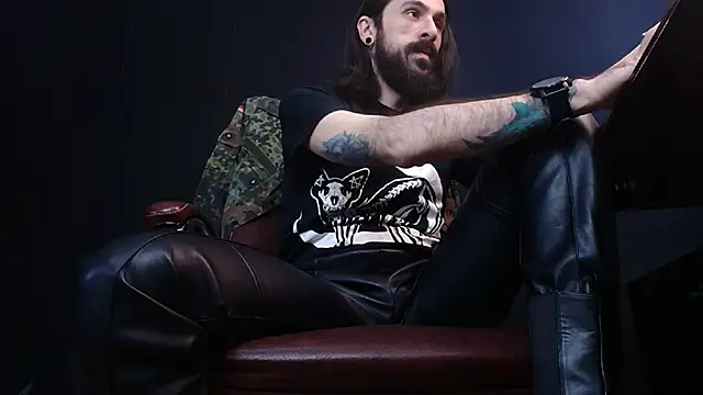 Snapshot of AxelColton chatting on 02/21/25, 10:50 AxelColton online show from 02/21/25, 10:50