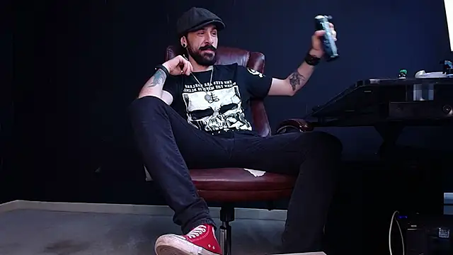 Snapshot of AxelColton chatting on 11/12/25, 11:10 AxelColton online show from 11/12/25, 11:10