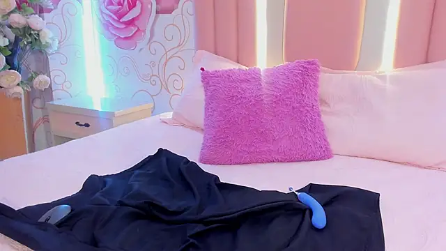 Snapshot of Lily_Martinez chatting on 02/06/25, 02:00 Lily Martinez online show from 02/06/25, 02:00