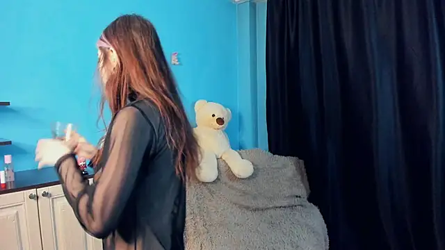 Snapshot of _Mindy_ chatting on 12/25/24, 07:03 Mindy online show from 12/25/24, 07:03