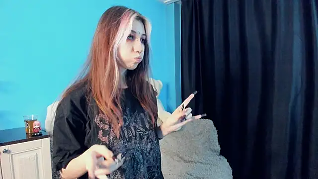 Snapshot of _Mindy_ chatting on 12/28/24, 09:20 Mindy online show from 12/28/24, 09:20