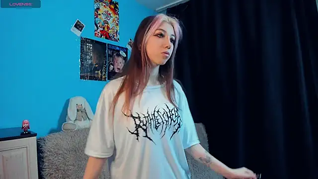 Snapshot of _Mindy_ chatting on 01/10/25, 04:12 Mindy online show from 01/10/25, 04:12