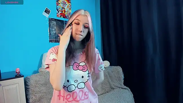 Snapshot of _Mindy_ chatting on 01/11/25, 01:16 Mindy online show from 01/11/25, 01:16