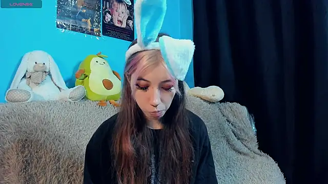 Snapshot of _Mindy_ chatting on 01/12/25, 05:45 Mindy online show from 01/12/25, 05:45