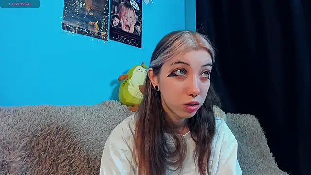 Snapshot of _Mindy_ chatting on 02/08/25, 01:00 Mindy online show from 02/08/25, 01:00