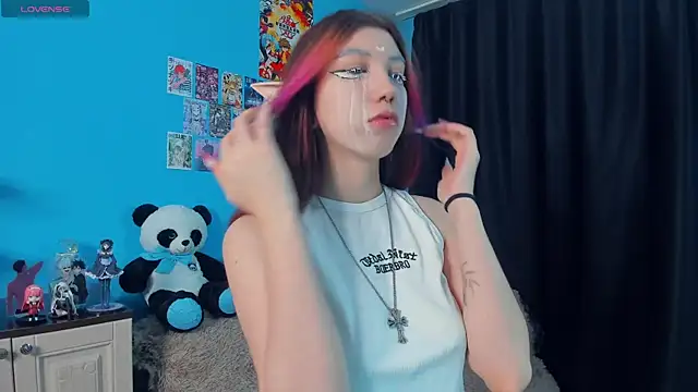 Snapshot of _Mindy_ chatting on 10/21/25, 02:01 Mindy online show from 10/21/25, 02:01