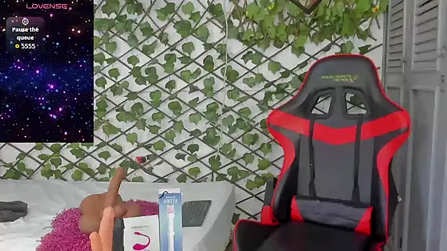 dani-lue online show from 11/14/25, 12:48