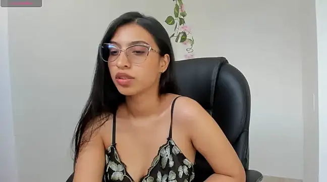 Snapshot of Ninna--1 chatting on 02/13/25, 03:24 Ninna--1 online show from 02/13/25, 03:24