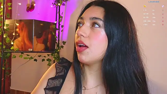 Snapshot of Sweet_Nyx chatting on 12/29/24, 08:58 Sweet Nyx online show from 12/29/24, 08:58