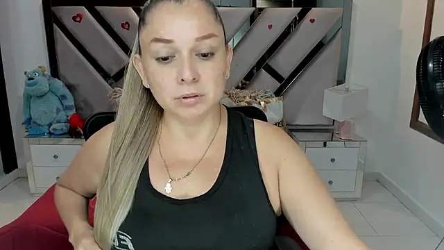 Snapshot of natalia5560 chatting on 10/07/25, 12:57 natalia5560 online show from 10/07/25, 12:57