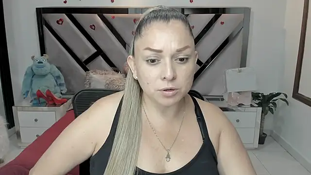 Snapshot of natalia5560 chatting on 11/12/25, 01:00 natalia5560 online show from 11/12/25, 01:00