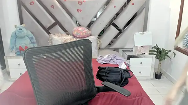 Snapshot of natalia5560 chatting on 11/13/25, 01:21 natalia5560 online show from 11/13/25, 01:21