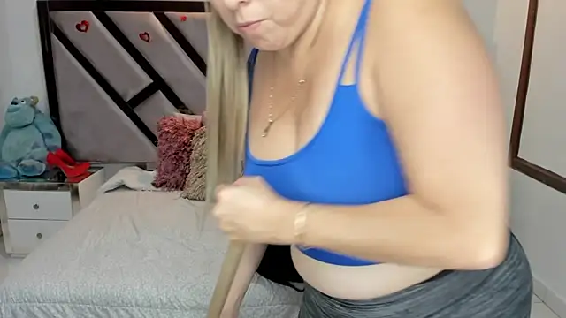 Snapshot of natalia5560 chatting on 11/26/25, 01:12 natalia5560 online show from 11/26/25, 01:12