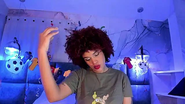 Snapshot of loladupont chatting on 06/30/26, 11:50 loladupont online show from 06/30/26, 11:50