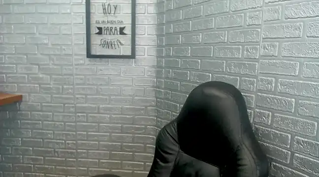 Snapshot of Crystal_Walls chatting on 03/09/25, 06:21 Crystal Walls online show from 03/09/25, 06:21