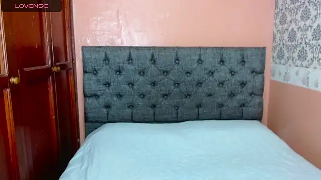 Snapshot of Crystal_Walls chatting on 03/21/25, 06:29 Crystal Walls online show from 03/21/25, 06:29