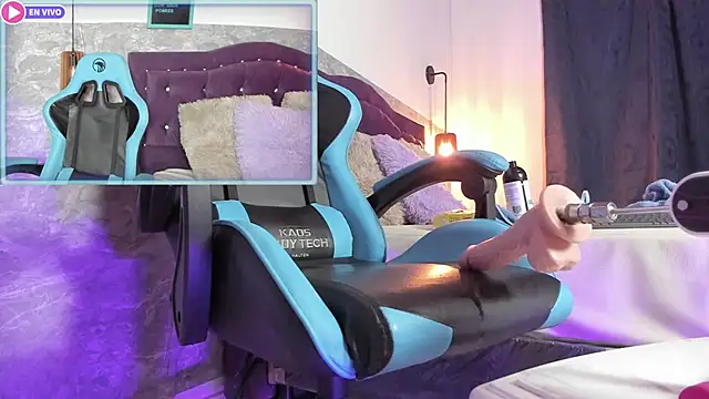 Snapshot of Little_lili19 chatting on 01/23/25, 12:14 Little lili19 online show from 01/23/25, 12:14